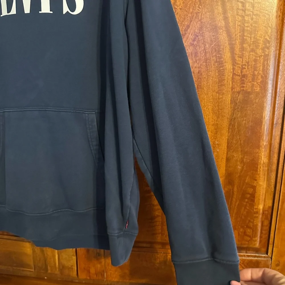 Vintage Levi's Men's Dark Blue Hoodie